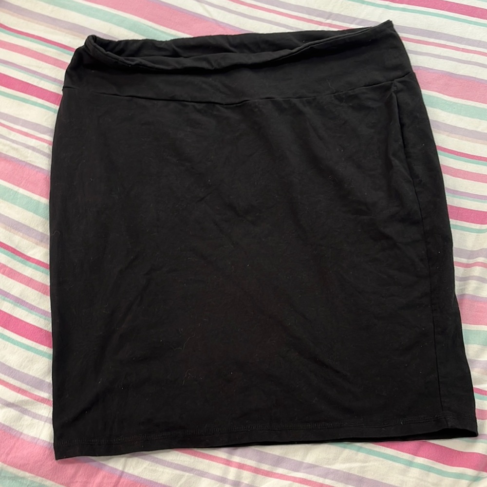 Regular black skirt